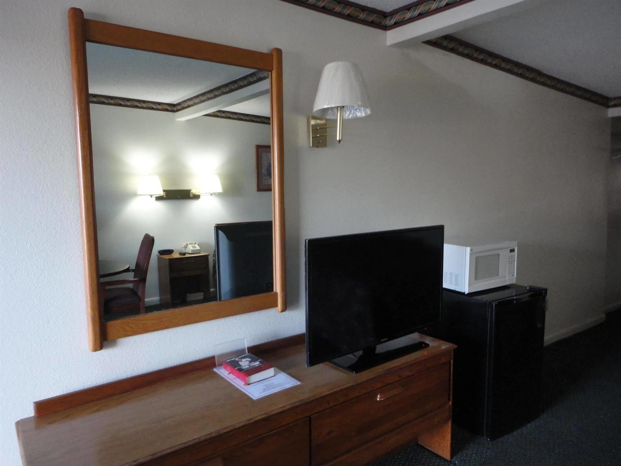 Budget Inn Franklinton Buitenkant foto